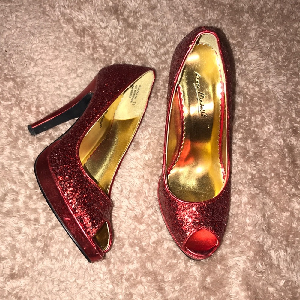 Red heels - Picture 2 of 4